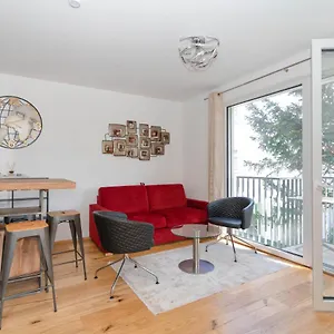 Luxurious With Big Balcony Near Center Wien
