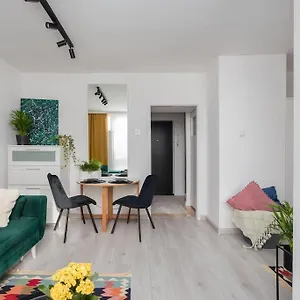Specious Center With Park View Warszawa