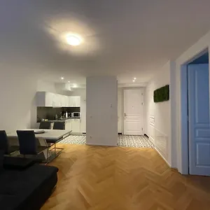 1st La Opera Suites Wien