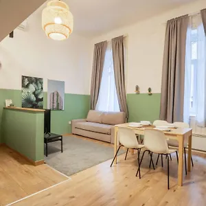 a-bright-one-bedroom-apartment-in-central-district.inbudapesthotels.com/